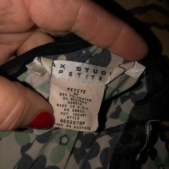 𝅺Max Studio size small green & brown print faux wrap top shirred side - Picture 7 of 8